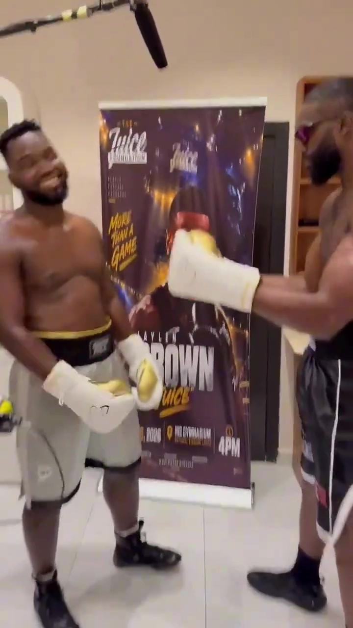你来真的啊？杰伦&middot;布朗练习拳击🥊还在尼日利亚打比赛！