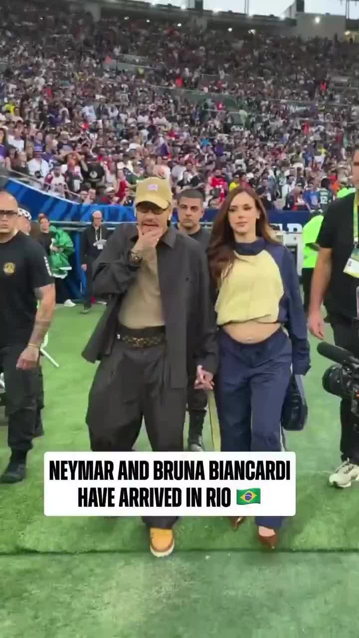 内马尔携布鲁娜前往马拉卡纳，现场观看 NFL 赛事